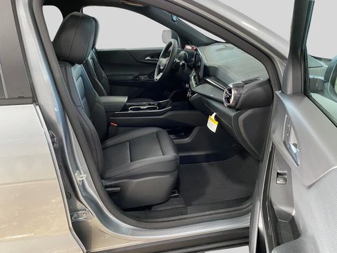 New 2026 Chevrolet Equinox LT w/ Convenience Package II image 16