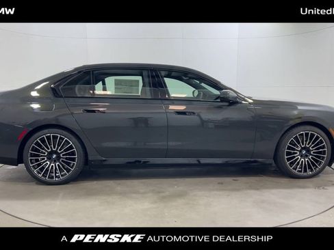 New 2026 BMW 750e xDrive w/ Executive Package image 9