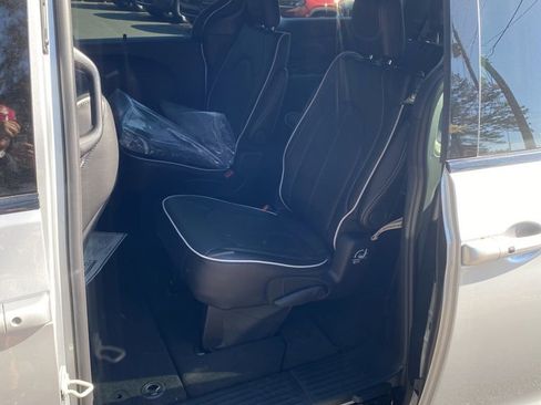 New 2026 Chrysler Pacifica Limited w/ S Appearance Package image 17