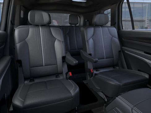 New 2026 Cadillac Vistiq Luxury w/ LPO, Floor Liner Package image 17