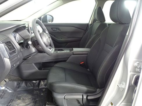 Used 2024 Nissan Rogue S image 10