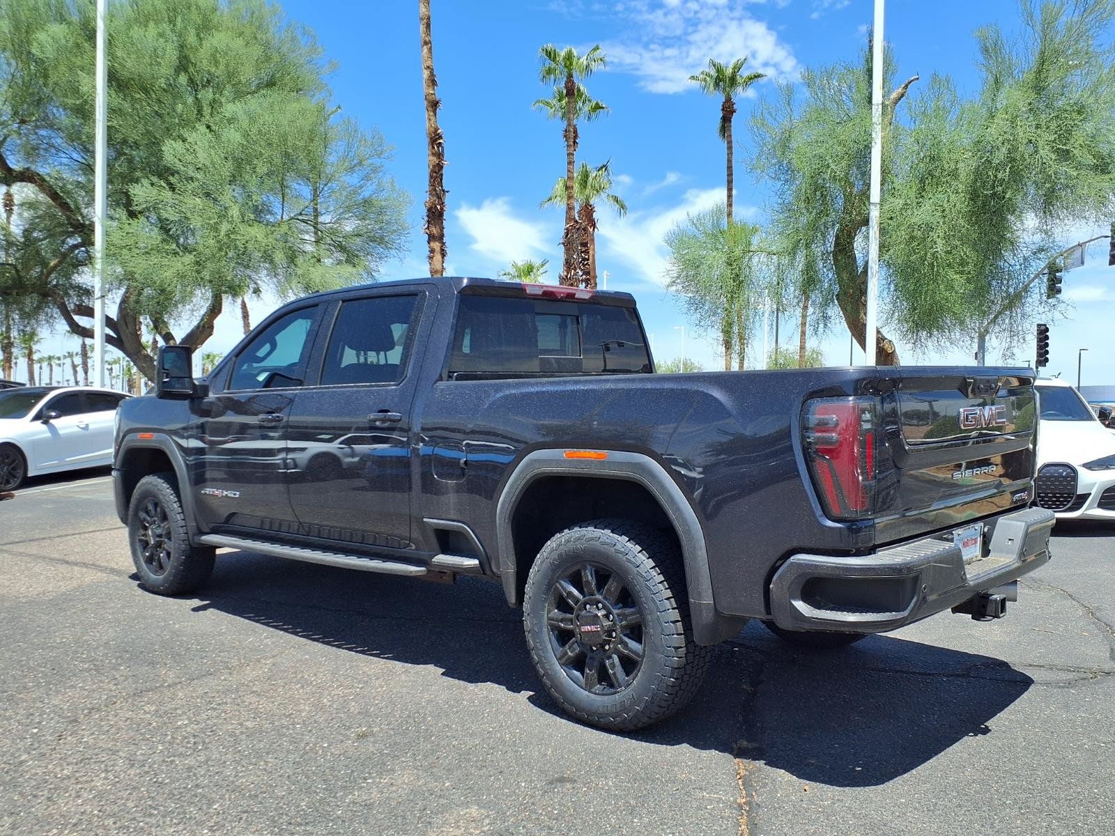 Used 2024 GMC Sierra 2500 AT4 w/ Technology Package AWD/4WD image 10