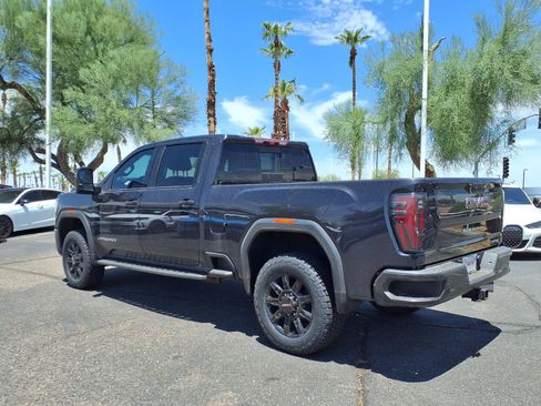 Used 2024 GMC Sierra 2500 AT4 w/ Technology Package AWD/4WD image 10