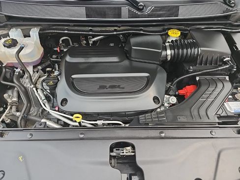 Used 2024 Chrysler Pacifica Touring-L FWD image 38