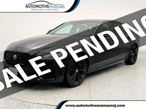 Used 2022 Jaguar XF R-Dynamic SE image 1