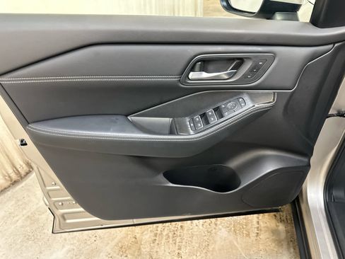 Certified 2025 Nissan Rogue SL w/ Tech Package image 27