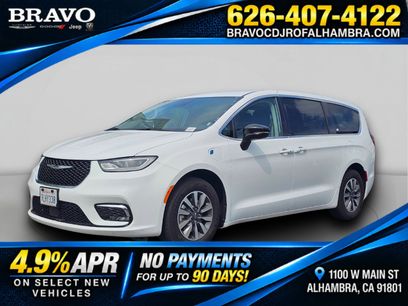 Used 2024 Chrysler Pacifica Limited
