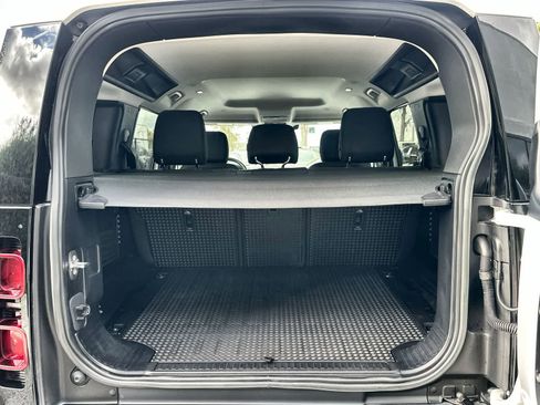 Used 2023 Land Rover Defender 110 image 17