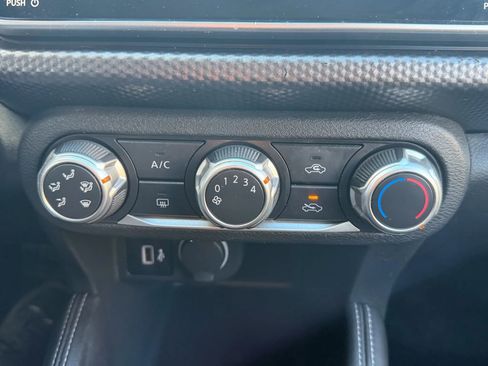 Used 2019 Nissan Kicks S image 19