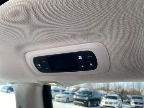 Used 2019 Chrysler Pacifica Limited image 22