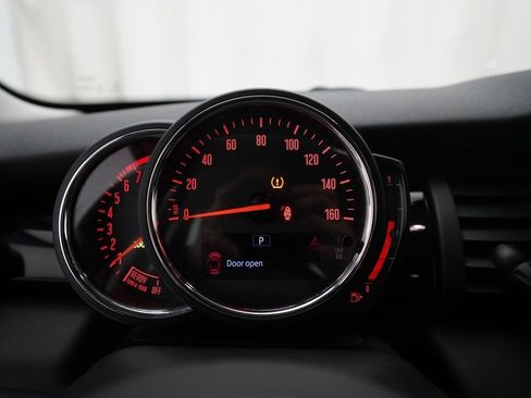 Used 2020 MINI Cooper 4-Door Hardtop image 2