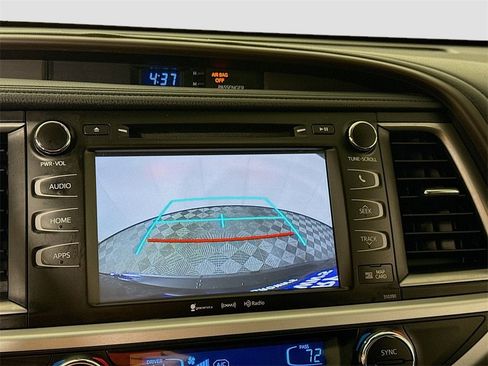 Used 2019 Toyota Highlander XLE image 8