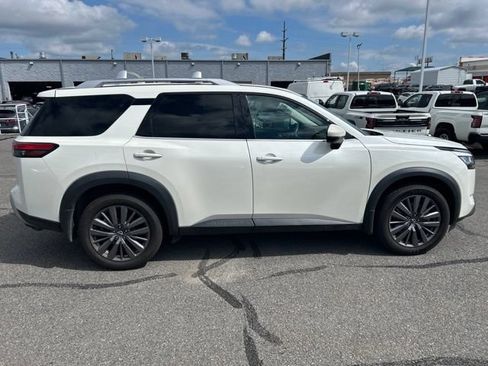 Certified 2023 Nissan Pathfinder SL w/ SL Premium Package AWD/4WD image 9