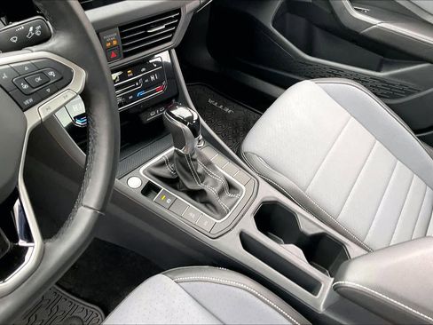 Used 2025 Volkswagen Jetta SE image 15