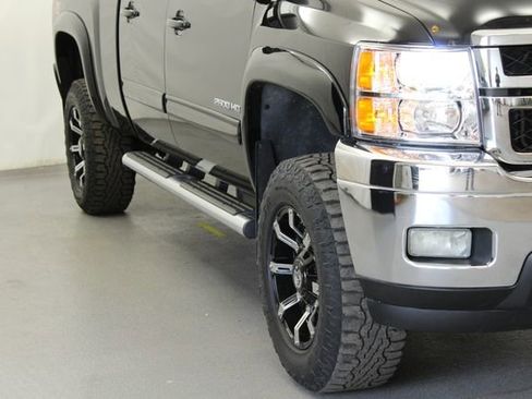 Used 2011 Chevrolet Silverado 2500 LTZ w/ LTZ Plus Package AWD/4WD image 3