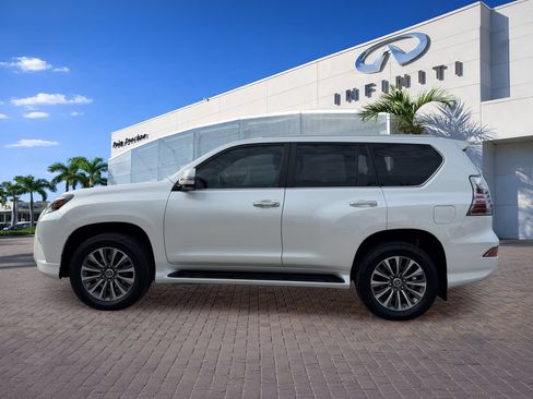 Used 2023 Lexus GX 460 Luxury w/ Accessory Package AWD/4WD image 4