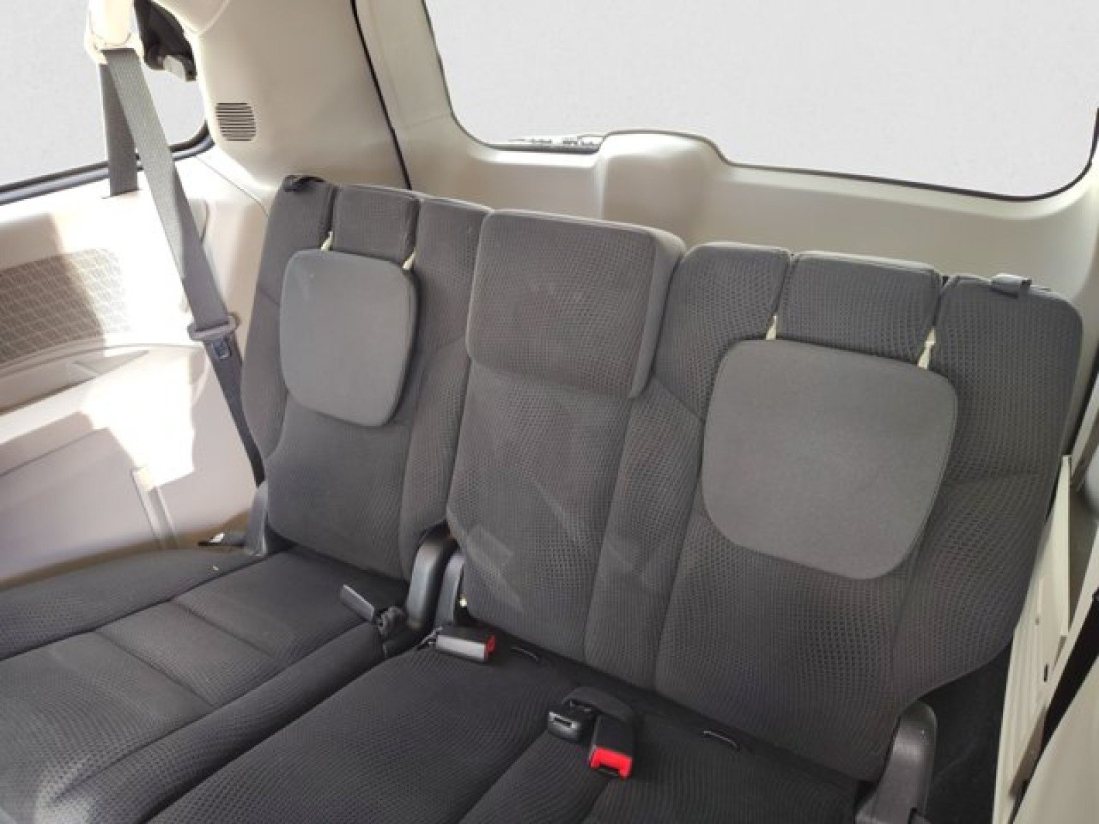 Used 2018 Dodge Grand Caravan SE w/ UConnect Hands-Free Group FWD image 16