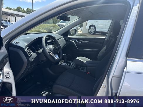 Used 2019 Nissan Rogue S w/ Special Edition Package FWD image 10