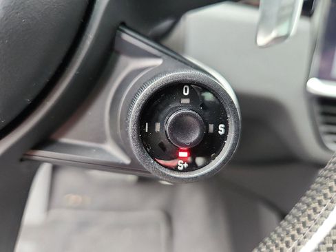 Used 2020 Porsche Cayenne Turbo image 25