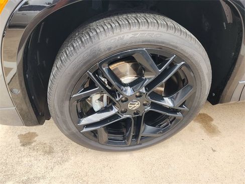 Used 2025 Volkswagen Tiguan SE R-Line AWD/4WD image 9