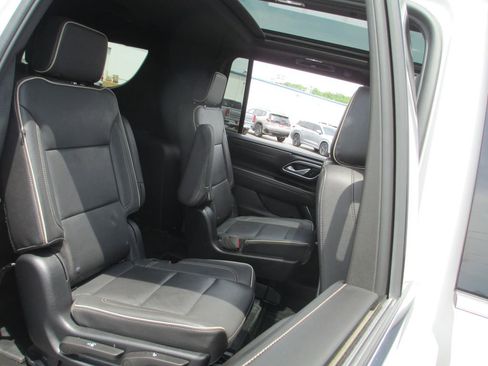 Used 2023 GMC Yukon XL SLT w/ SLT Luxury Package AWD/4WD image 26