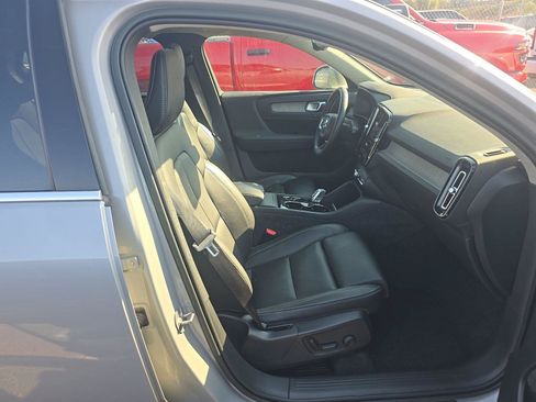 Used 2023 Volvo XC40 B5 Plus AWD/4WD image 7