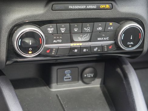 Certified 2022 Ford Escape SE w/ SE Sport Appearance Package image 14