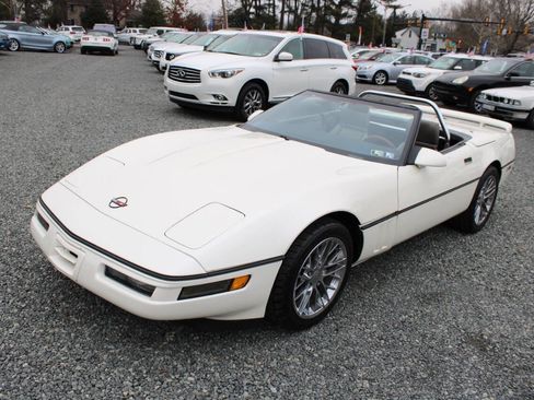 Used 1989 Chevrolet Corvette Convertible image 2