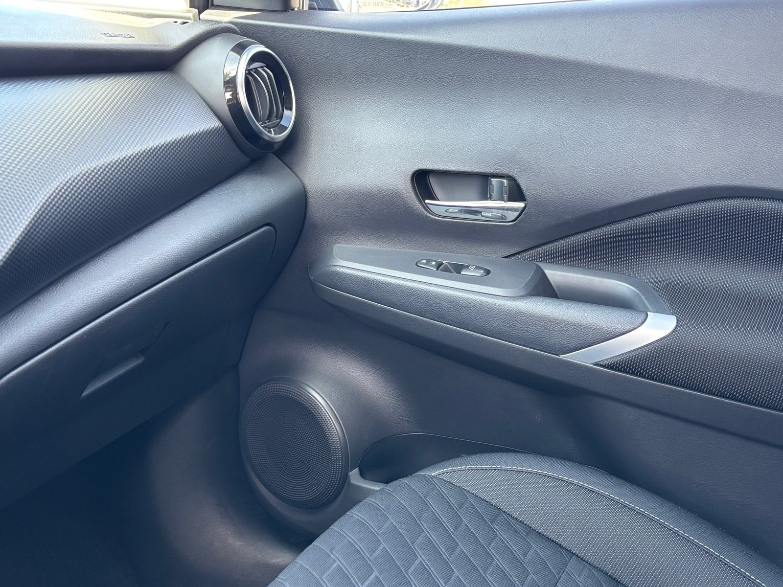Used 2024 Nissan Kicks SV FWD image 19