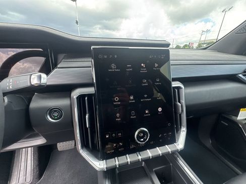 New 2026 GMC Acadia Elevation w/ Elevation Premium Package FWD image 16