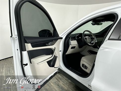 Used 2024 Jaguar F-PACE R-Dynamic S image 21