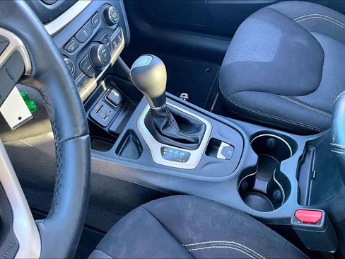 Used 2016 Jeep Cherokee Latitude w/ Comfort & Sound Group image 14