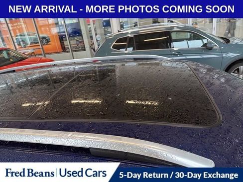 Used 2022 Volkswagen Tiguan SE w/ Panoramic Sunroof Package image 5