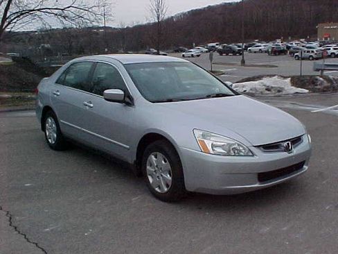Used 2004 Honda Accord LX image 2