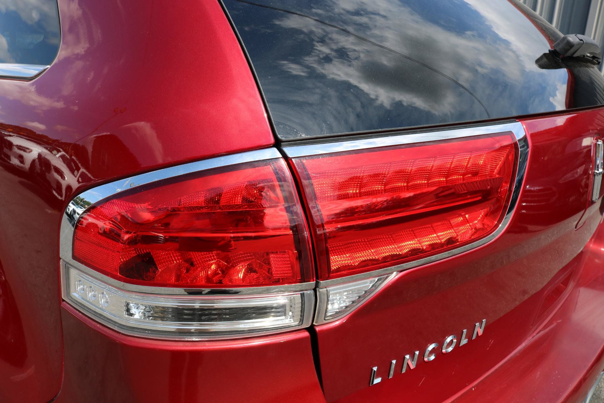 Used 2015 Lincoln MKX FWD w/ Walnut Swirl Wood Package image 10