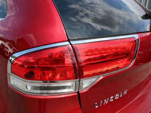 Used 2015 Lincoln MKX FWD w/ Walnut Swirl Wood Package image 10