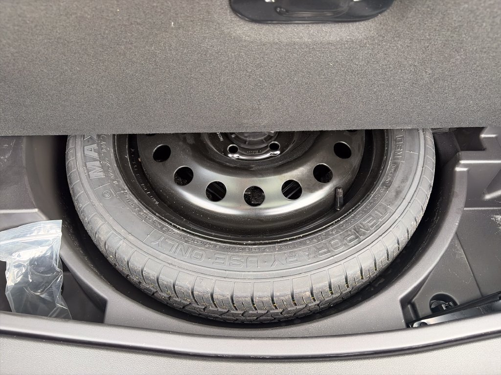 Certified 2025 Buick Envision Sport Touring AWD/4WD image 32