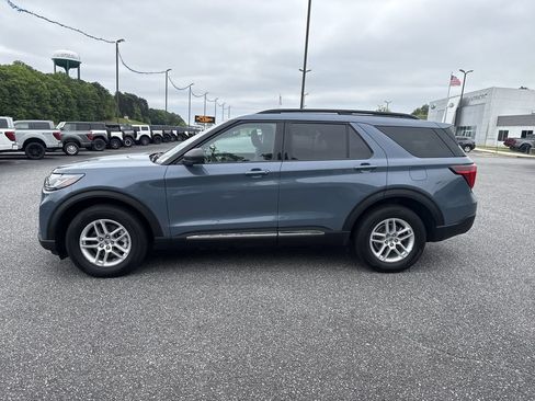 Used 2025 Ford Explorer Active AWD/4WD image 4