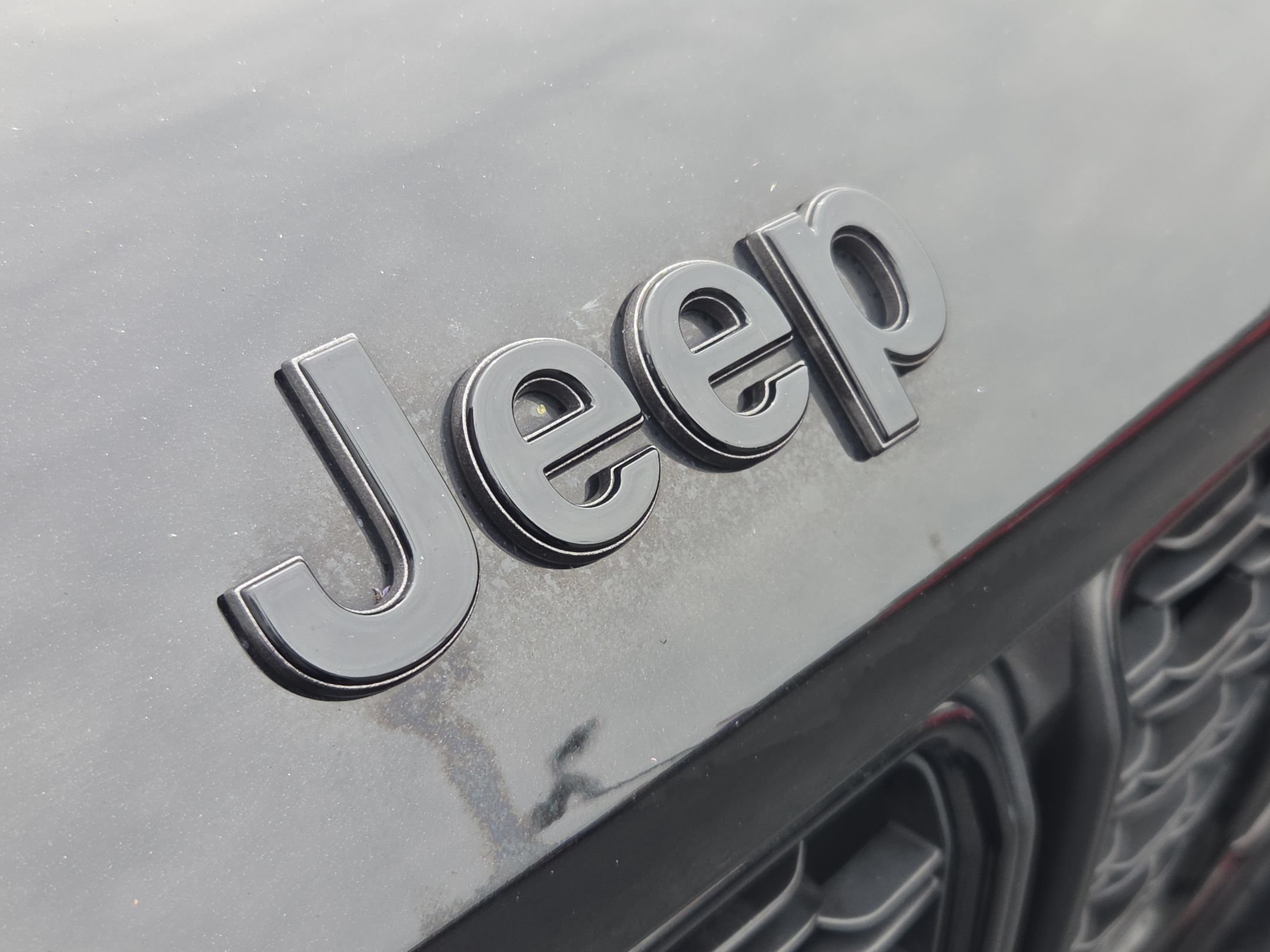 Used 2024 Jeep Grand Cherokee L Altitude RWD image 28