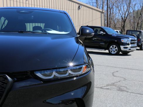 Used 2025 Alfa Romeo Tonale image 13