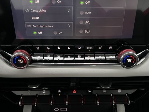 Used 2024 GMC Canyon AT4X image 27