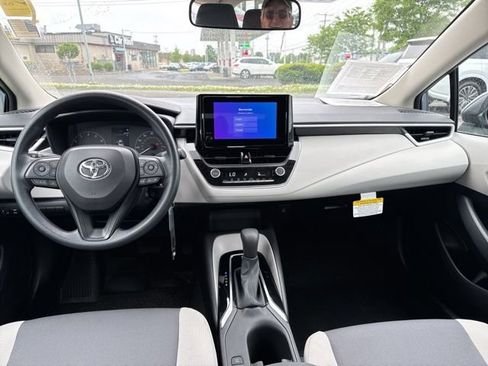 Used 2023 Toyota Corolla LE FWD image 9