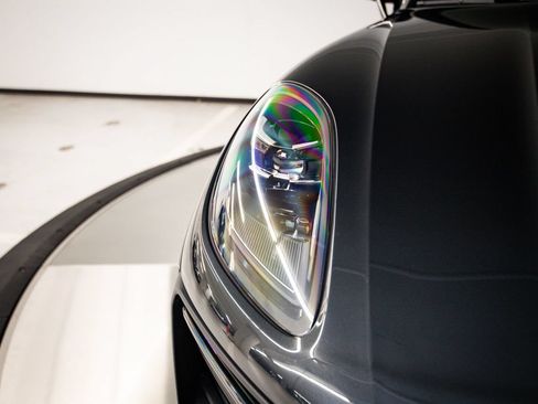 Certified 2026 Porsche Macan AWD/4WD image 13