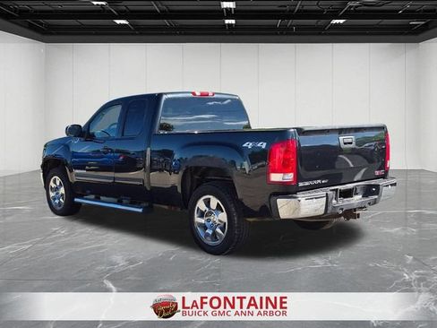 Used 2009 GMC Sierra 1500 SLT w/ SLT Convenience Package AWD/4WD image 3