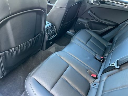 Used 2025 Porsche Macan image 14