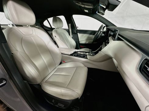 Used 2025 Genesis G70 2.5T RWD image 30