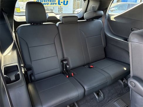 Used 2025 Chevrolet Traverse LT image 33
