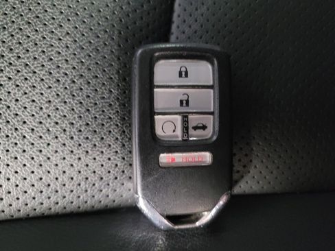 Used 2018 Honda Accord Touring image 32