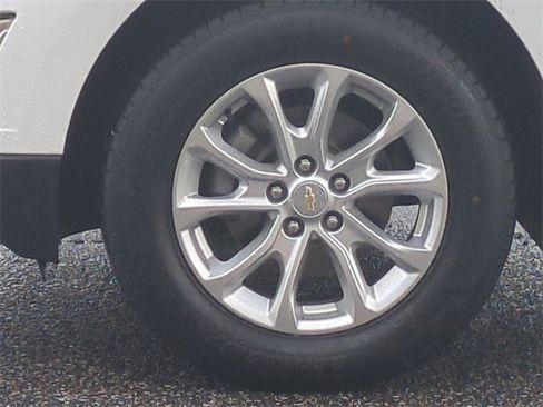Used 2020 Chevrolet Equinox LS image 16