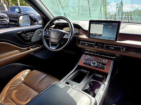 Used 2023 Lincoln Aviator Reserve w/ Equipment Group 201A image 13